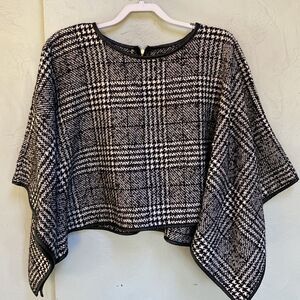 Romeo & Juliet Couture Black & White Poncho Cape